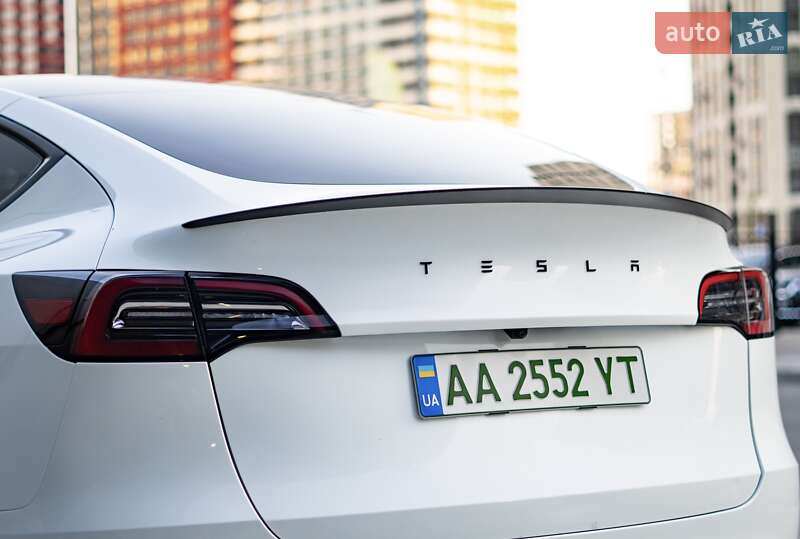 Внедорожник / Кроссовер Tesla Model Y 2024 в Киеве
