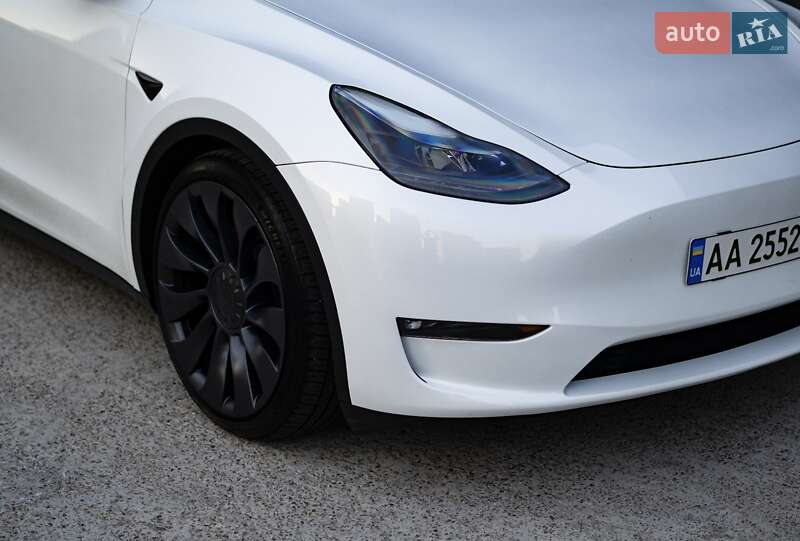 Внедорожник / Кроссовер Tesla Model Y 2024 в Киеве