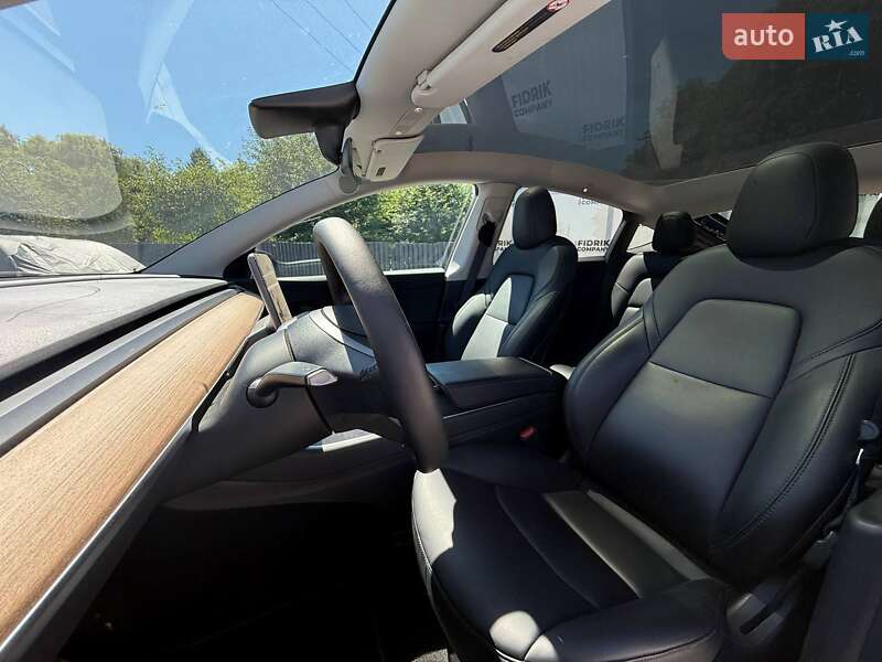 Позашляховик / Кросовер Tesla Model Y 2021 в Луцьку