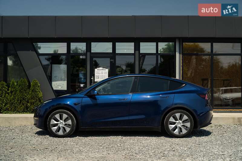 Позашляховик / Кросовер Tesla Model Y 2021 в Чернівцях