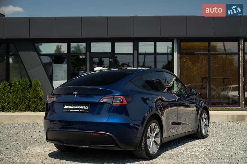 Позашляховик / Кросовер Tesla Model Y 2021 в Чернівцях