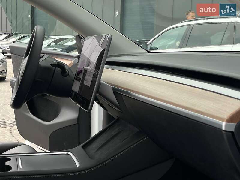 Позашляховик / Кросовер Tesla Model Y 2024 в Львові
