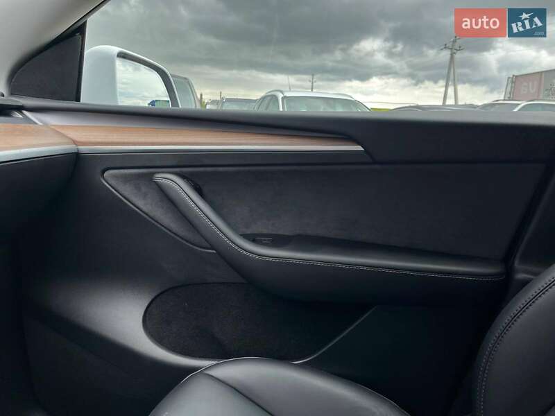 Позашляховик / Кросовер Tesla Model Y 2024 в Львові