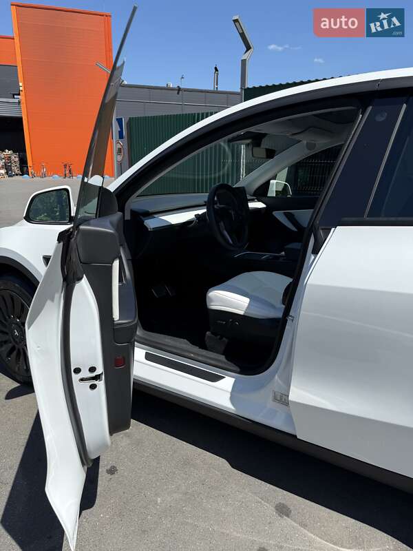 Внедорожник / Кроссовер Tesla Model Y 2021 в Киеве