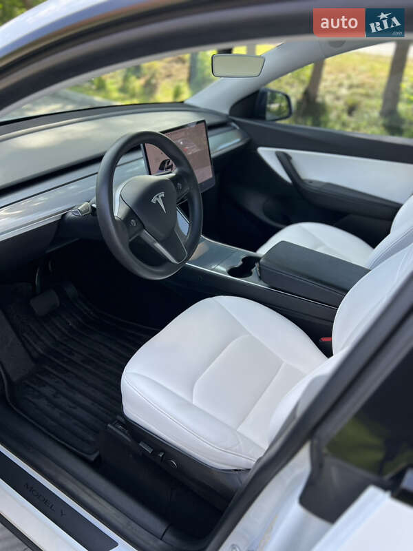 Позашляховик / Кросовер Tesla Model Y 2021 в Львові