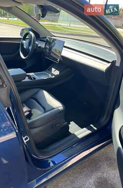 Позашляховик / Кросовер Tesla Model Y 2024 в 