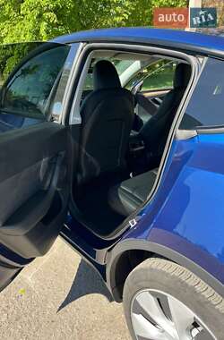 Позашляховик / Кросовер Tesla Model Y 2024 в 