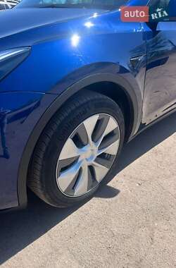 Позашляховик / Кросовер Tesla Model Y 2024 в 