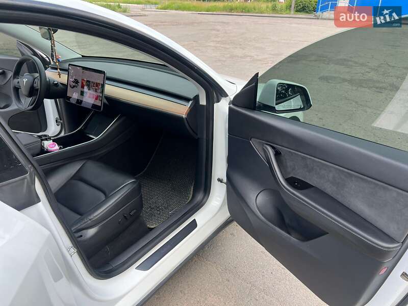 Внедорожник / Кроссовер Tesla Model Y 2020 в Ровно