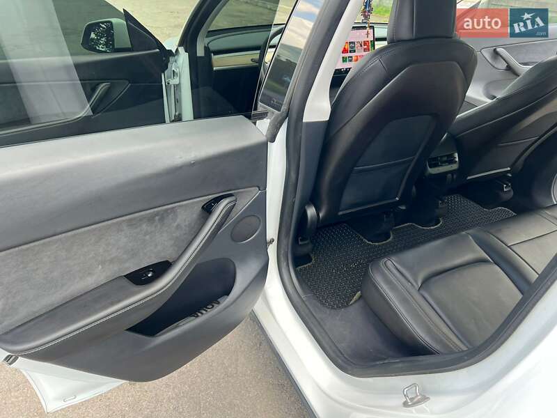 Внедорожник / Кроссовер Tesla Model Y 2020 в Ровно