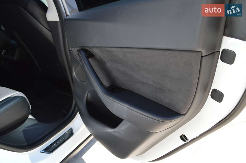 Позашляховик / Кросовер Tesla Model Y 2021 в Одесі