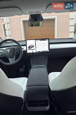 Внедорожник / Кроссовер Tesla Model Y 2024 в 
