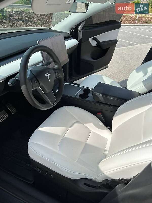 Внедорожник / Кроссовер Tesla Model Y 2021 в Львове