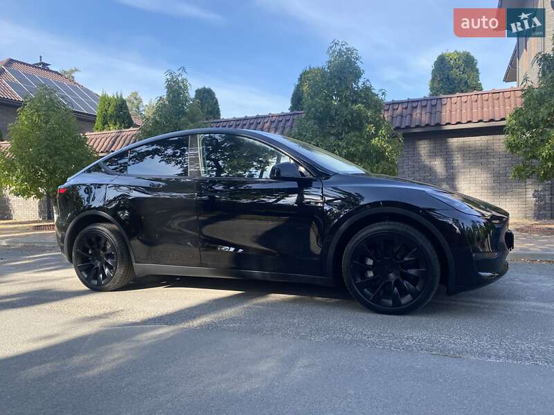 Внедорожник / Кроссовер Tesla Model Y 2023 в Киеве