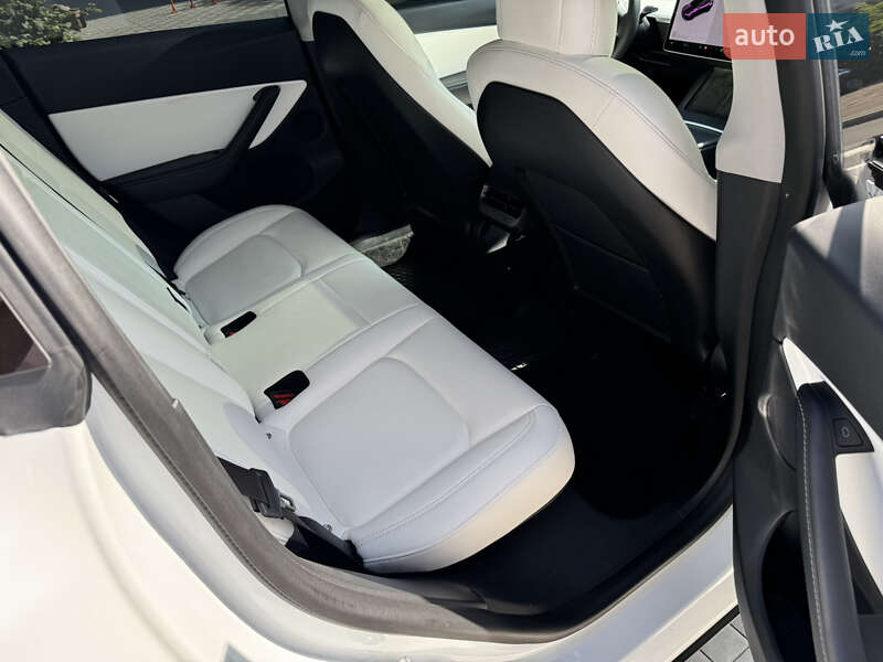 Позашляховик / Кросовер Tesla Model Y 2021 в Києві
