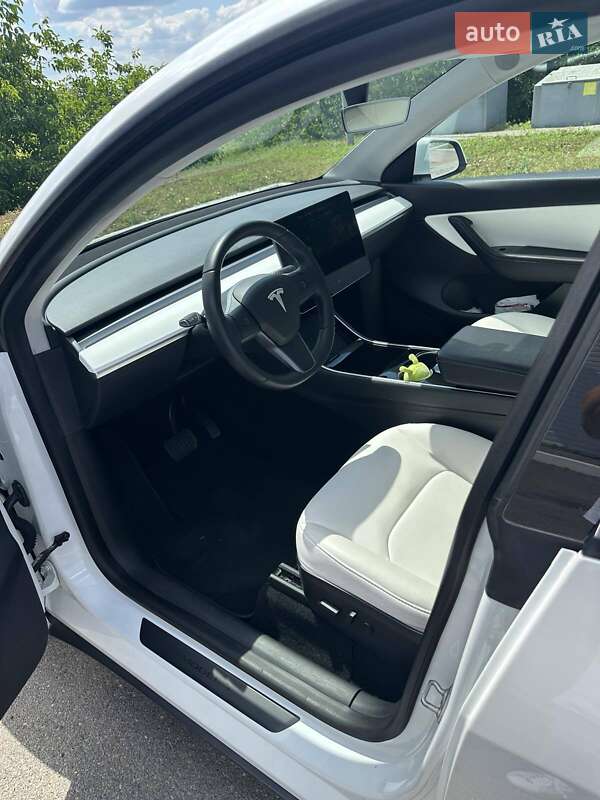 Внедорожник / Кроссовер Tesla Model Y 2020 в Киеве