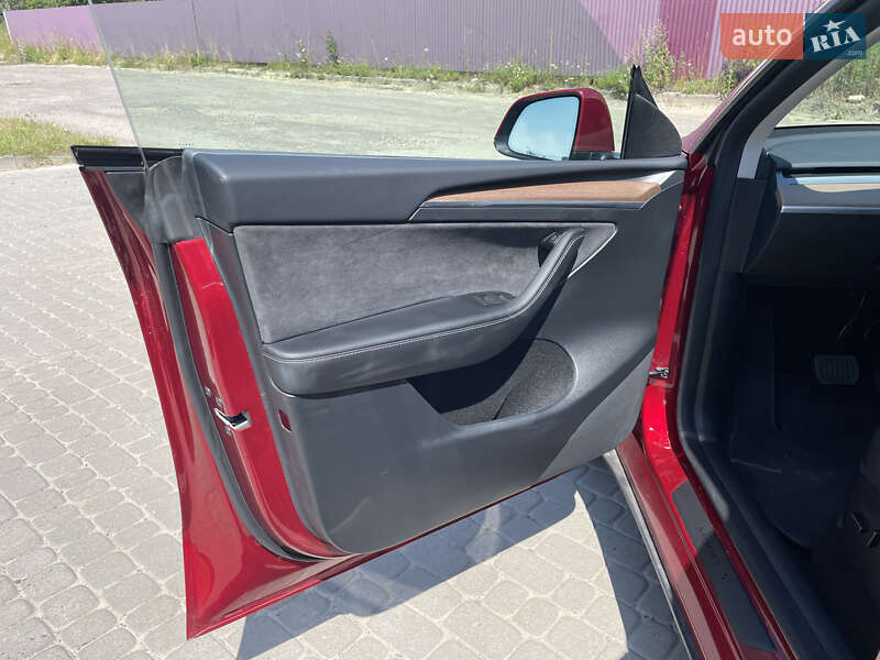 Внедорожник / Кроссовер Tesla Model Y 2024 в Львове