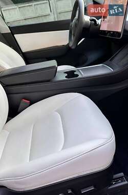 Внедорожник / Кроссовер Tesla Model Y 2021 в 