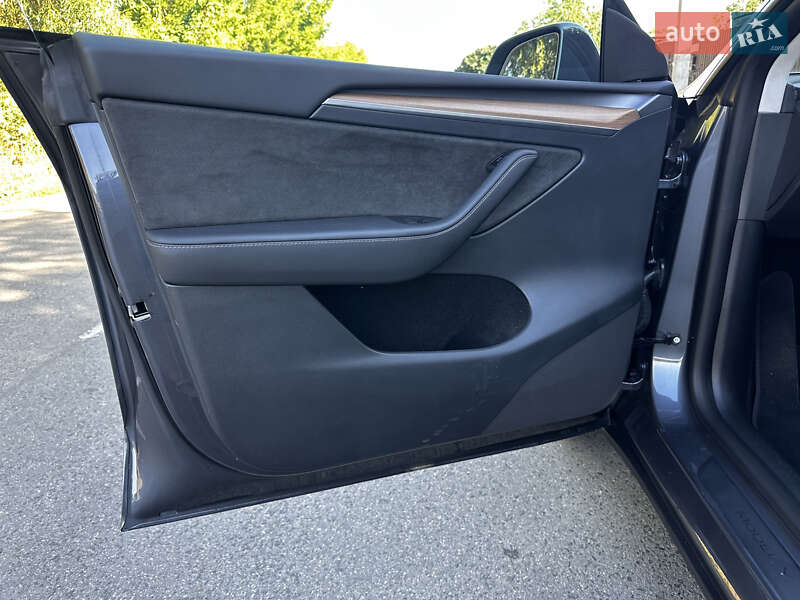 Позашляховик / Кросовер Tesla Model Y 2023 в Полтаві