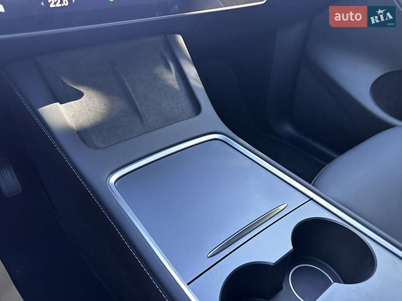 Позашляховик / Кросовер Tesla Model Y 2023 в Полтаві