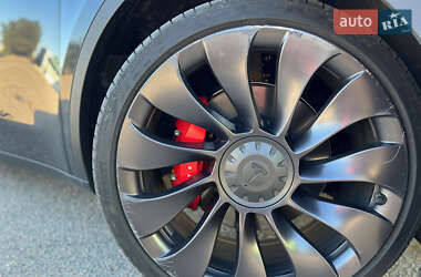Позашляховик / Кросовер Tesla Model Y 2021 в 