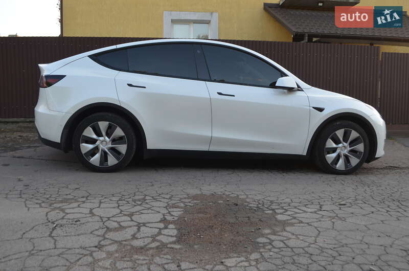 Позашляховик / Кросовер Tesla Model Y 2021 в Львові