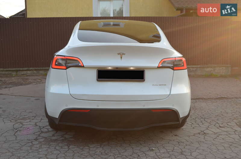 Позашляховик / Кросовер Tesla Model Y 2021 в Львові