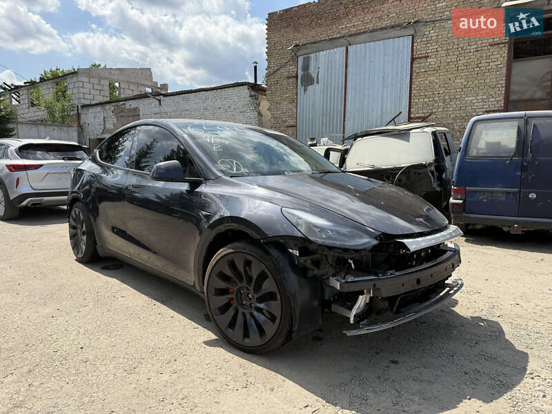 Tesla Model Y 2024