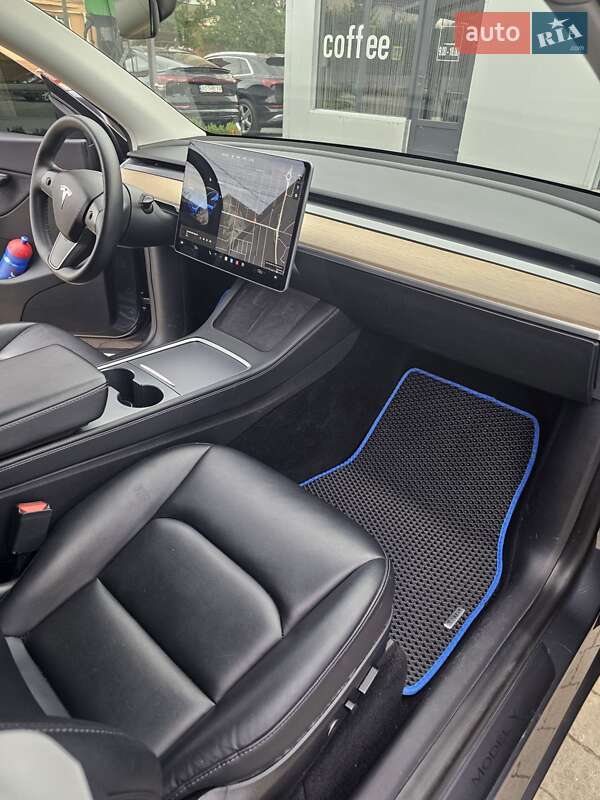 Позашляховик / Кросовер Tesla Model Y 2021 в Мукачевому