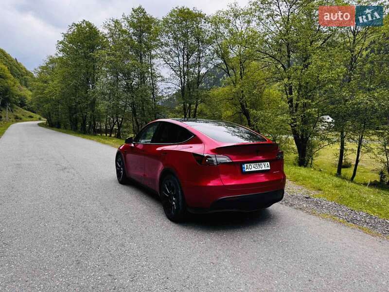 Позашляховик / Кросовер Tesla Model Y 2023 в Міжгір'ї
