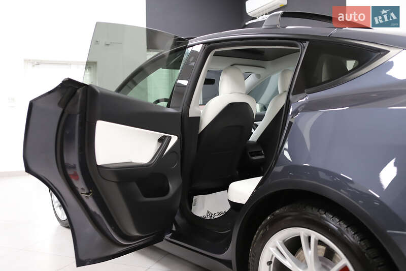 Внедорожник / Кроссовер Tesla Model Y 2021 в Дрогобыче
