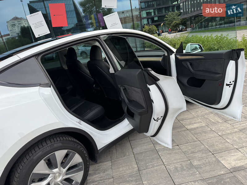 Внедорожник / Кроссовер Tesla Model Y 2023 в Киеве