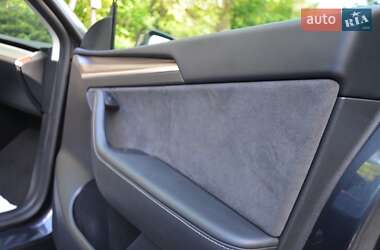 Внедорожник / Кроссовер Tesla Model Y 2024 в 