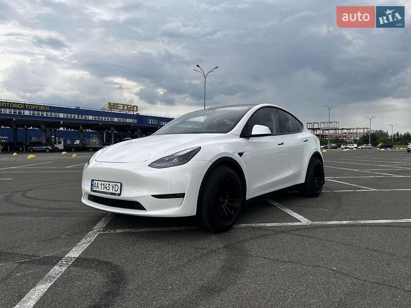 Tesla Model Y 2023