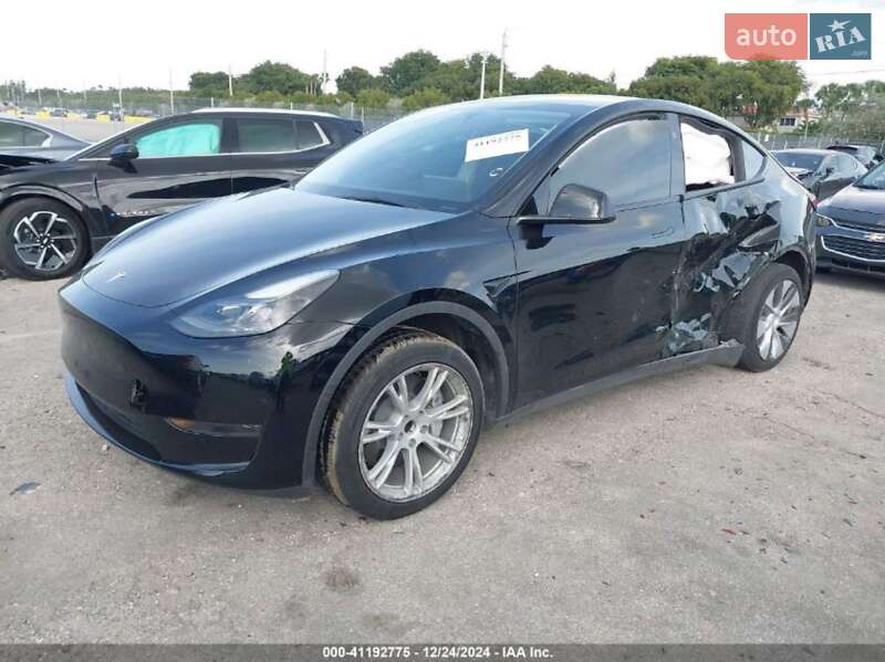 Tesla Model Y 2024