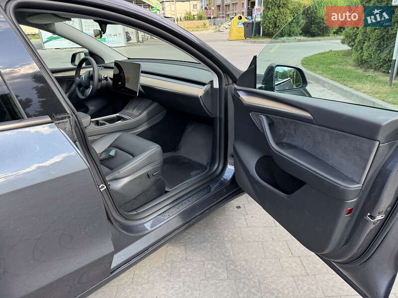 Позашляховик / Кросовер Tesla Model Y 2023 в Івано-Франківську
