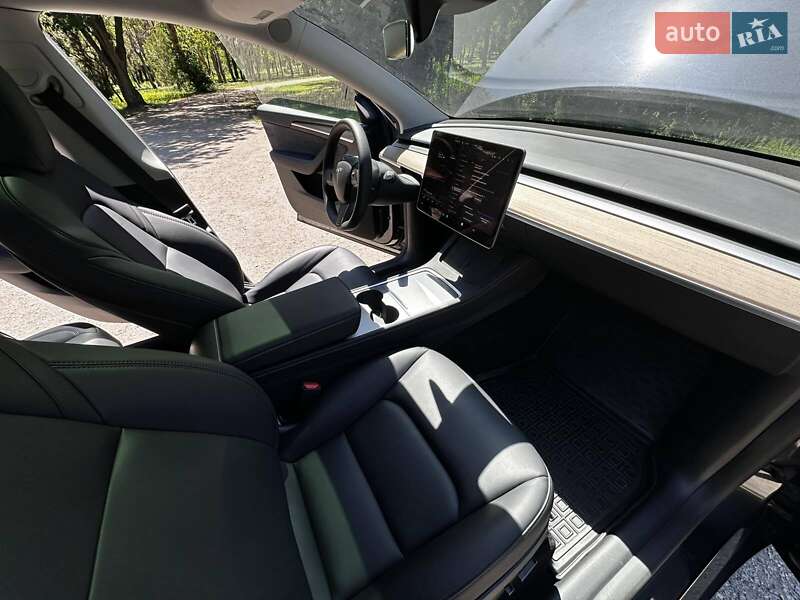 Позашляховик / Кросовер Tesla Model Y 2024 в Харкові