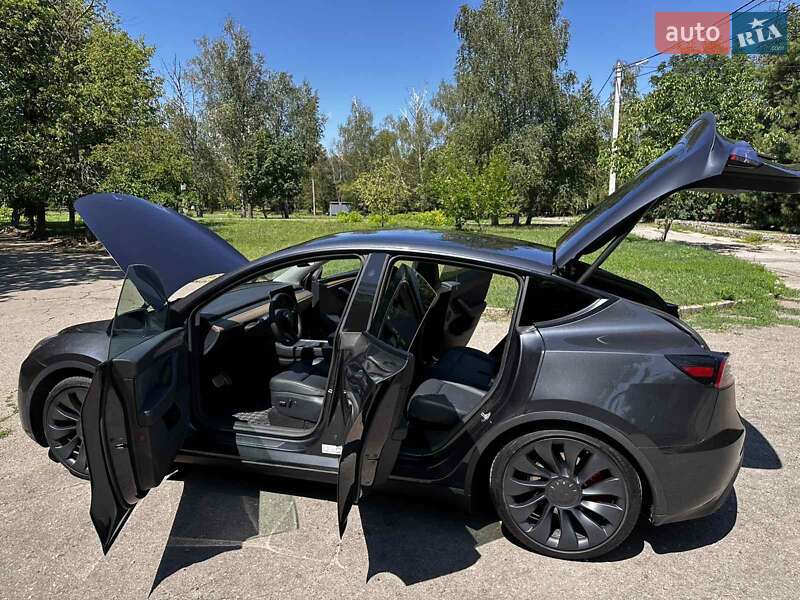 Позашляховик / Кросовер Tesla Model Y 2024 в Харкові