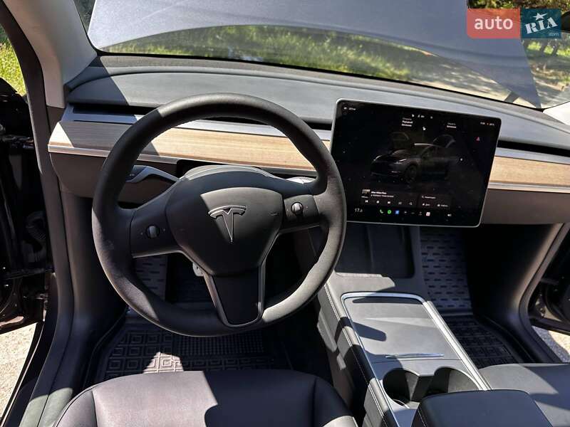 Позашляховик / Кросовер Tesla Model Y 2024 в Харкові