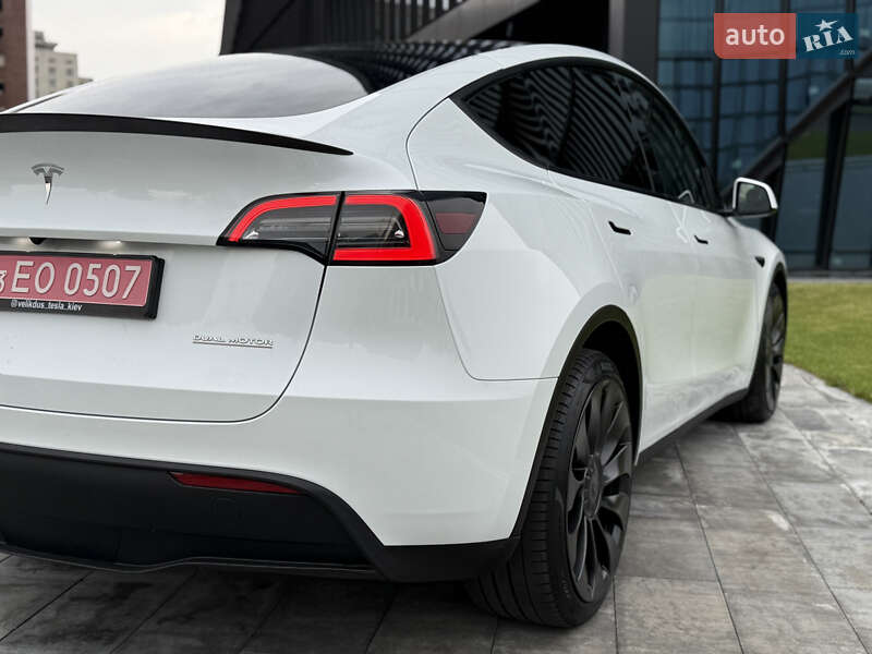 Внедорожник / Кроссовер Tesla Model Y 2023 в Киеве