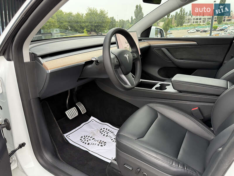 Внедорожник / Кроссовер Tesla Model Y 2023 в Киеве
