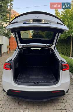 Позашляховик / Кросовер Tesla Model Y 2022 в Чернівцях