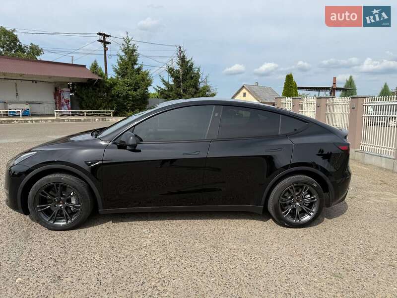 Позашляховик / Кросовер Tesla Model Y 2024 в Чернівцях