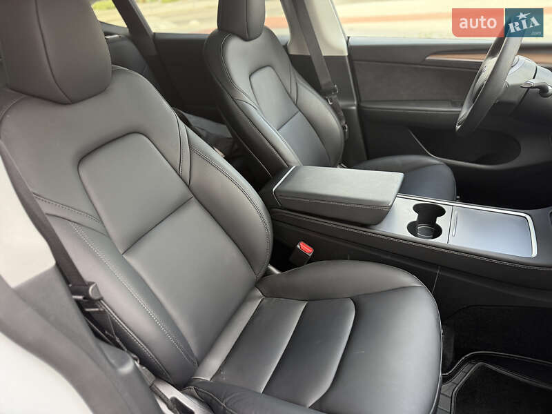 Позашляховик / Кросовер Tesla Model Y 2024 в Києві