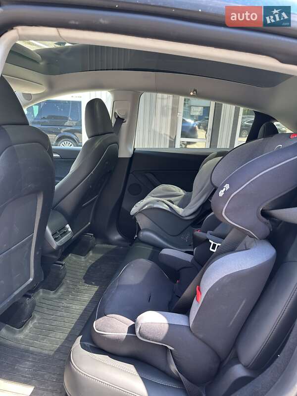 Внедорожник / Кроссовер Tesla Model Y 2024 в Киеве