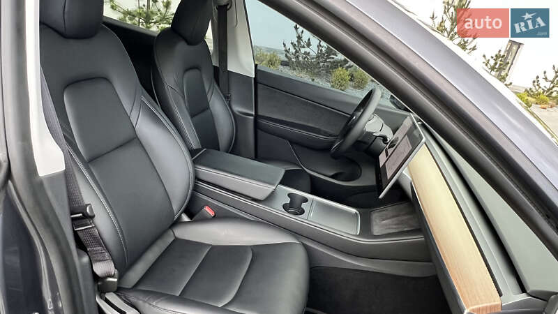 Внедорожник / Кроссовер Tesla Model Y 2021 в Луцке