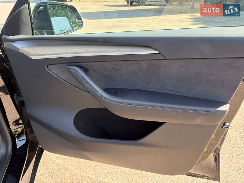 Позашляховик / Кросовер Tesla Model Y 2022 в Рівному