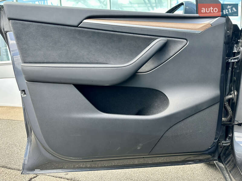 Внедорожник / Кроссовер Tesla Model Y 2023 в Киеве