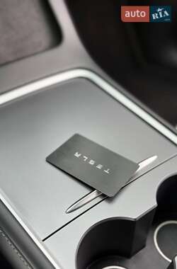 Внедорожник / Кроссовер Tesla Model Y 2022 в 