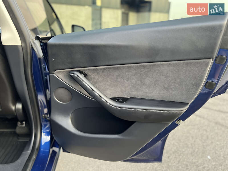 Внедорожник / Кроссовер Tesla Model Y 2020 в Киеве